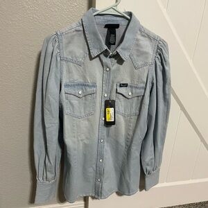 Wrangler retro light denim women’s shirt.